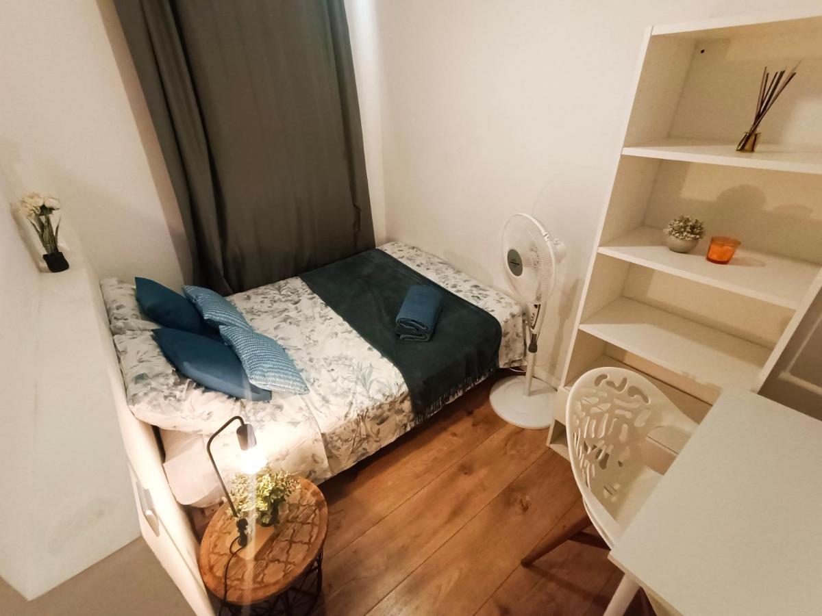 Private Rooms In Gothic Barcelona Buitenkant foto